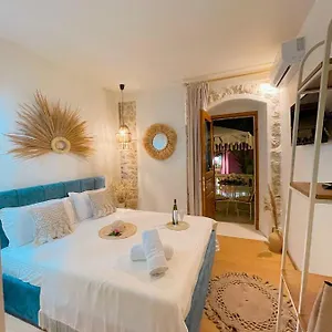 central-lungomare-duplex-suites-imperial.albaniahotels.org/